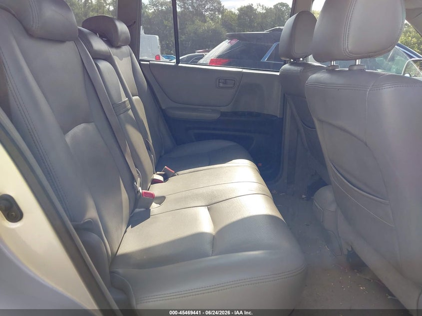 2005 Toyota Highlander VIN JTEGP21A050075135 IAAI salvage auction — NORMAL WEAR, Clear (South Carolina), sold $950 on 2026-07-14 (photo 8)