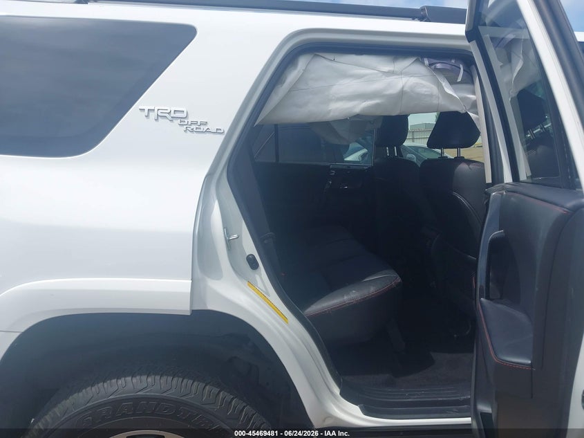 2021 Toyota 4runner VIN JTERU5JR8M5945921 IAAI salvage auction — FRONT END, Salvage Title, sold $5,200 on 2026-07-28 (photo 8)