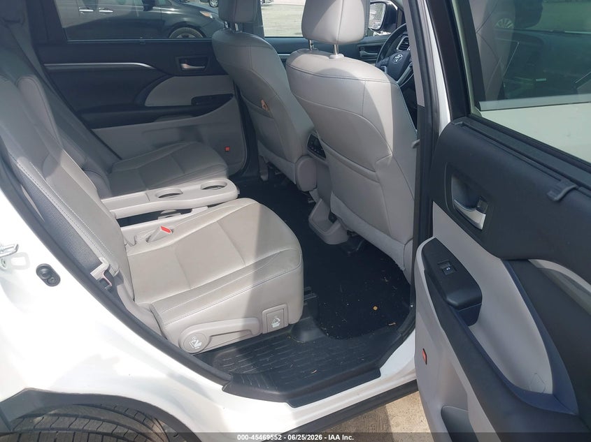 2017 Toyota Highlander VIN 5TDDZRFH4HS375908 IAAI salvage auction — LEFT SIDE, Salvage (Virginia), sold $7,600 on 2026-07-10 (photo 8)