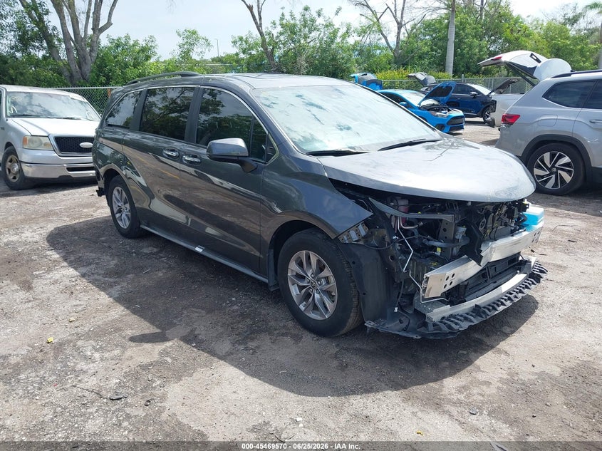 2025 Toyota Sienna VIN 5TDJRKEC0SS254395 — IAAI salvage auction photo