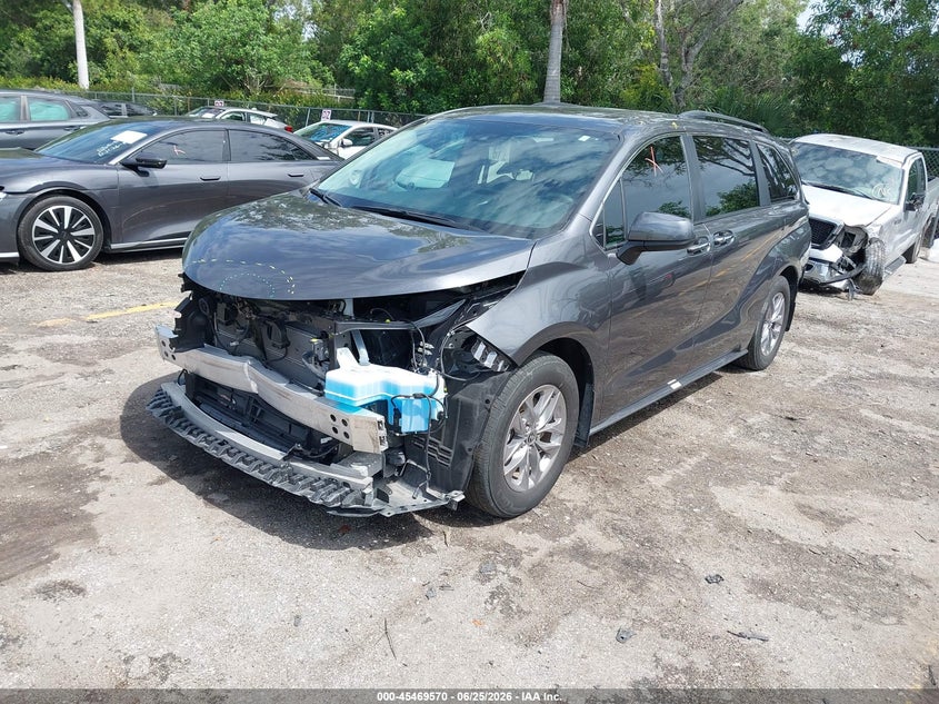 2025 Toyota Sienna VIN 5TDJRKEC0SS254395 IAAI salvage auction — FRONT & REAR, Rebuildable (Florida), sold $15,700 on 2026-07-29 (photo 2)