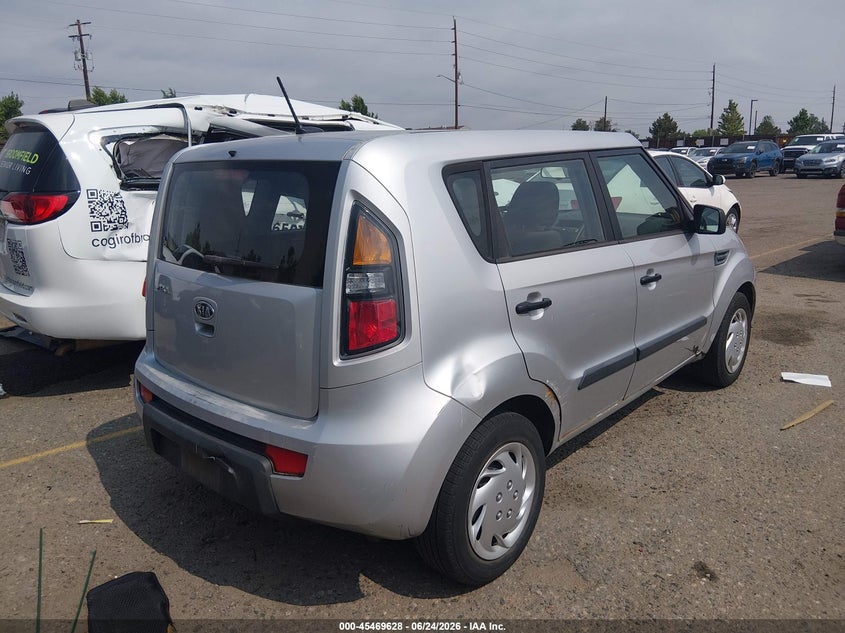 2011 Kia Soul VIN KNDJT2A18B7714693 IAAI salvage auction — NORMAL WEAR, Clear (Colorado), sold $425 on 2026-07-21 (photo 4)