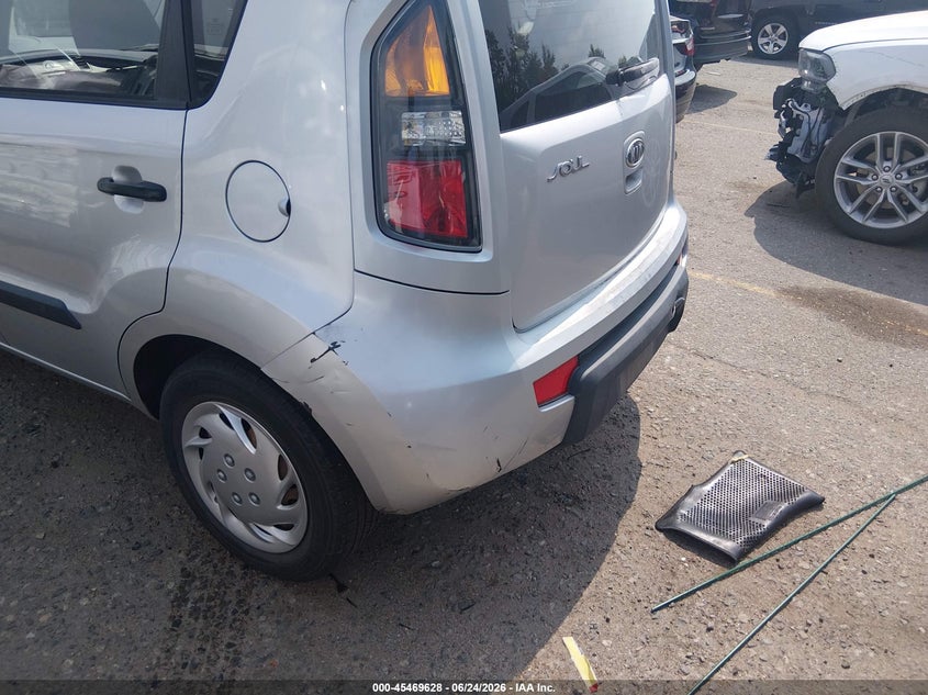 2011 Kia Soul VIN KNDJT2A18B7714693 IAAI salvage auction — NORMAL WEAR, Clear (Colorado), sold $425 on 2026-07-21 (photo 6)