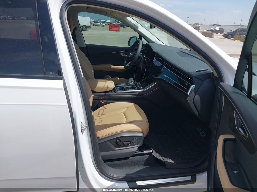 2026 Audi Q7 VIN WA1LVBF71TD008386 IAAI salvage auction — WATER/FLOOD, Salvage Title, sold $5,200 on 2026-07-29 (photo 5)