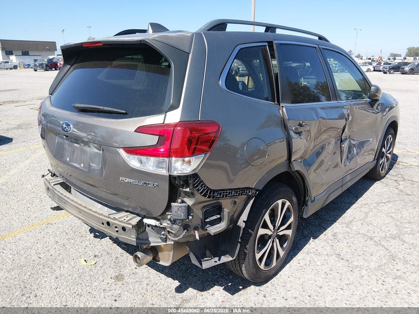 2020 Subaru Forester VIN JF2SKAUC8LH481071 IAAI salvage auction — SIDE, Salvage (California), sold $7,175 on 2026-07-14 (photo 4)