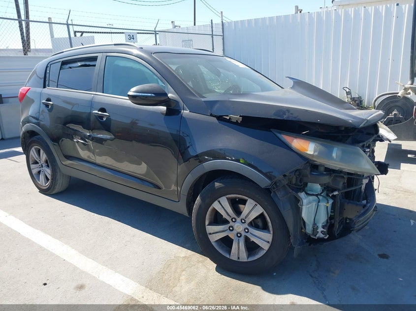 2011 Kia Sportage VIN KNDPB3A23B7087140 IAAI salvage auction — FRONT & REAR, Salvage (California), sold $750 on 2026-07-22 (photo 1)