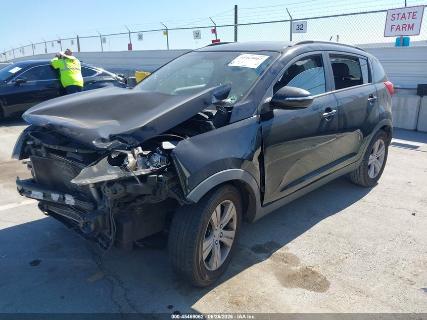 2011 Kia Sportage VIN KNDPB3A23B7087140 IAAI salvage auction — FRONT & REAR, Salvage (California), sold $750 on 2026-07-22 (photo 2)