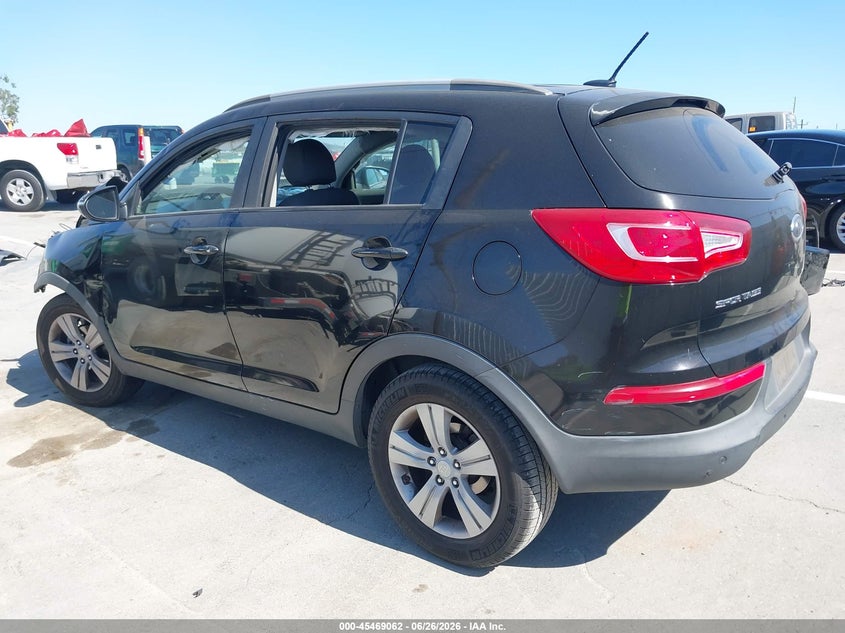 2011 Kia Sportage VIN KNDPB3A23B7087140 IAAI salvage auction — FRONT & REAR, Salvage (California), sold $750 on 2026-07-22 (photo 3)