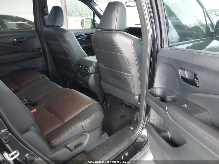 2024 Honda Passport VIN 5FNYF8H84RB015495 IAAI salvage auction — REAR END, Wait Title, sold $14,000 on 2026-08-26 (photo 8)