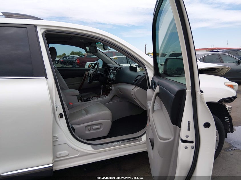 2013 Toyota Highlander VIN 5TDYK3EH5DS136950 IAAI salvage auction — FRONT END, Salvage (Arizona), sold $3,275 on 2026-07-28 (photo 5)