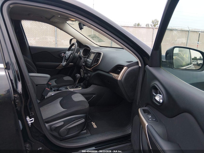 2018 Jeep Cherokee VIN 1C4PJMCB5JD535352 IAAI salvage auction — NORMAL WEAR, Sf97 (Oregon), sold $25 on 2026-07-29 (photo 5)