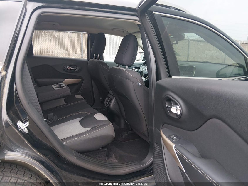 2018 Jeep Cherokee VIN 1C4PJMCB5JD535352 IAAI salvage auction — NORMAL WEAR, Sf97 (Oregon), sold $25 on 2026-07-29 (photo 8)
