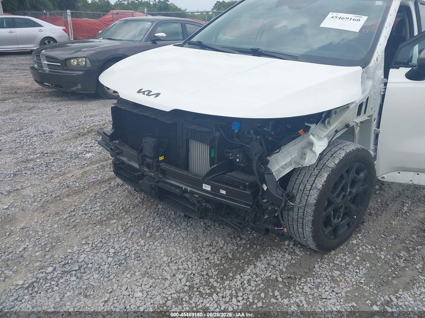 2026 Kia Carnival VIN KNDNE5KA4T6109105 IAAI salvage auction — LEFT FRONT, Salvage (Tennessee), sold $20,650 on 2026-08-20 (photo 6)