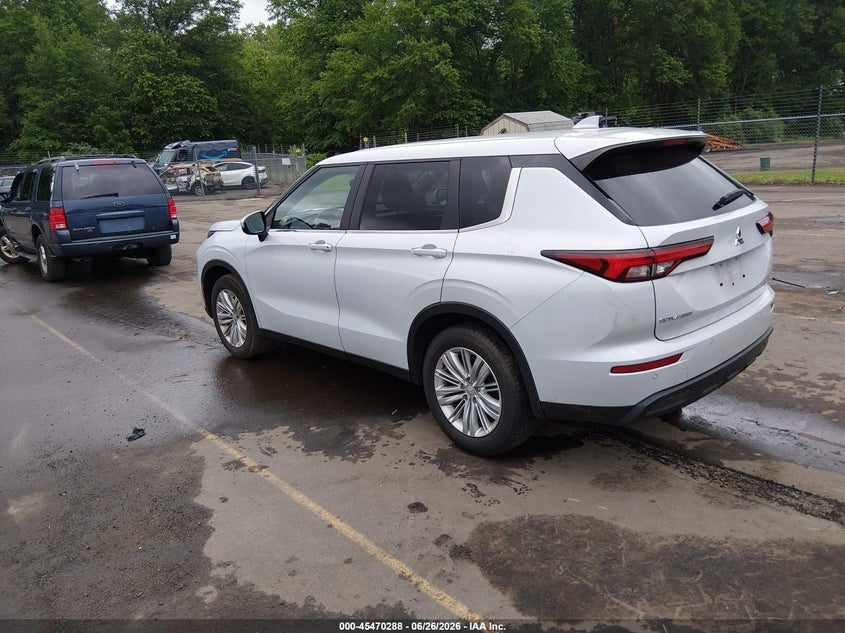 2024 Mitsubishi Outlander VIN JA4J4UA82RZ063298 IAAI salvage auction — REAR END, Salvage Title, sold $10,000 on 2026-08-20 (photo 3)