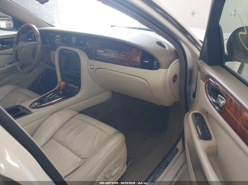 2004 Jaguar Xj series VIN SAJWA74C84SG16743 IAAI salvage auction — NORMAL WEAR, Clear (Florida), sold $350 on 2026-07-07 (photo 5)