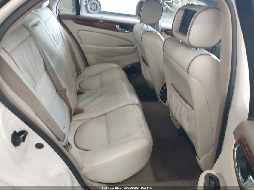 2004 Jaguar Xj series VIN SAJWA74C84SG16743 IAAI salvage auction — NORMAL WEAR, Clear (Florida), sold $350 on 2026-07-07 (photo 8)