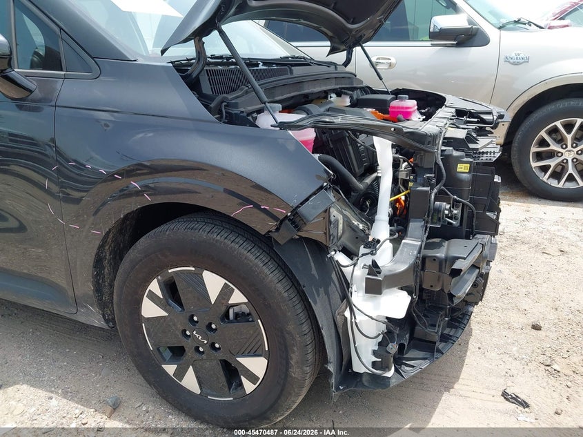 2026 Kia VIN KNDNB5KA6T6134936 IAAI salvage auction — RIGHT FRONT, Enterprise Vehicles Clear Only (Texas), sold $23,850 on 2026-07-09 (photo 6)
