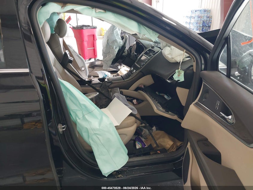 2020 Lincoln Nautilus VIN 2LMPJ8KP7LBL05941 IAAI salvage auction — SIDE, Non-Repairable (Colorado), sold $250 on 2026-07-22 (photo 5)