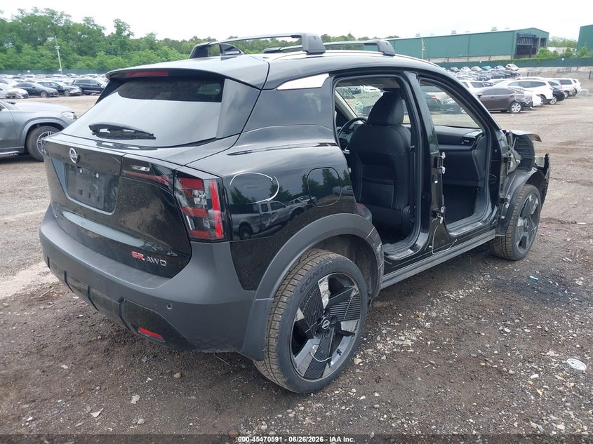 2025 Nissan Kicks VIN 3N8AP6DB4SL312914 IAAI salvage auction — SIDE, Salvage Title, sold $8,300 on 2026-07-17 (photo 4)