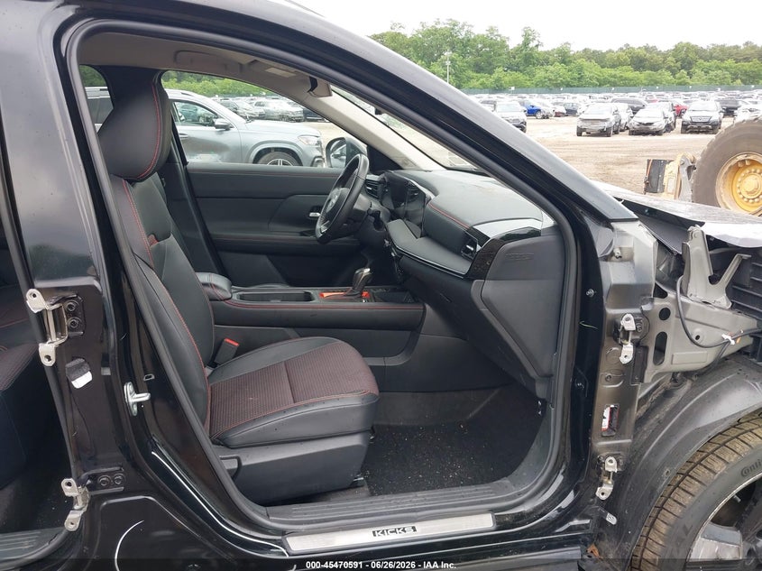 2025 Nissan Kicks VIN 3N8AP6DB4SL312914 IAAI salvage auction — SIDE, Salvage Title, sold $8,300 on 2026-07-17 (photo 5)