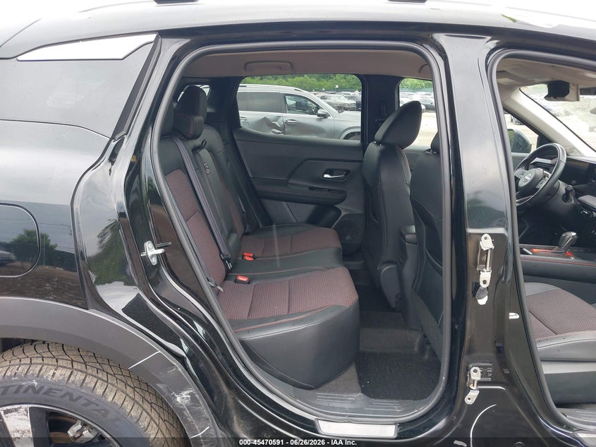 2025 Nissan Kicks VIN 3N8AP6DB4SL312914 IAAI salvage auction — SIDE, Salvage Title, sold $8,300 on 2026-07-17 (photo 8)