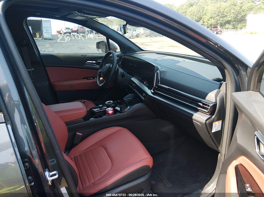 2024 Kia Sportage VIN KNDPXCDG7R7134463 IAAI salvage auction — SIDE, Salvage (Massachusetts), sold $13,100 on 2026-07-18 (photo 5)