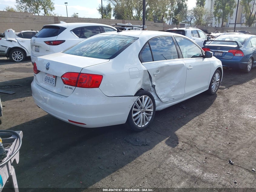 2011 Volkswagen Jetta VIN 3VWLZ7AJ8BM005799 IAAI salvage auction — RIGHT SIDE, Salvage Certificate (California), sold $1,200 on 2026-07-10 (photo 4)