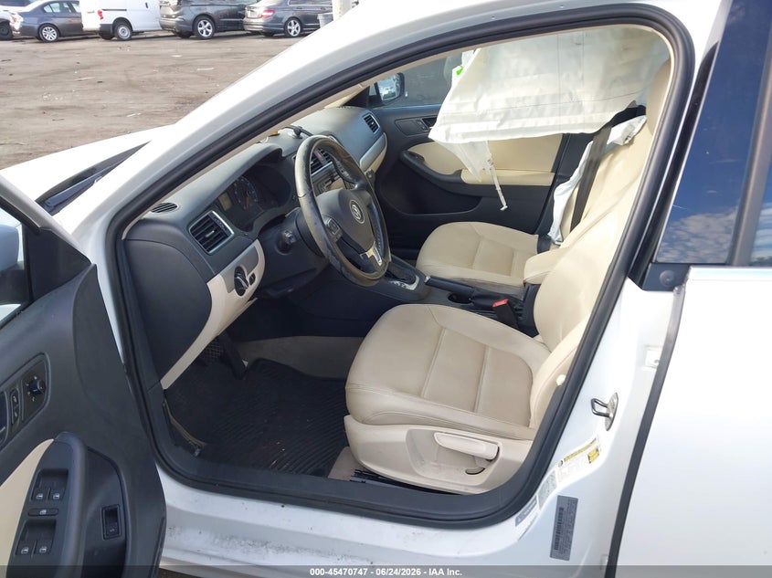 2011 Volkswagen Jetta VIN 3VWLZ7AJ8BM005799 IAAI salvage auction — RIGHT SIDE, Salvage Certificate (California), sold $1,200 on 2026-07-10 (photo 5)