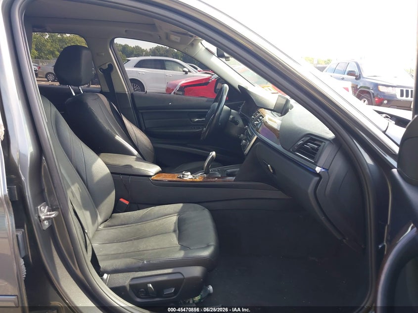 2014 BMW 3er VIN WBA3G7C54EF186197 IAAI salvage auction — FRONT & REAR, Salvage Title, sold $1,350 on 2026-08-17 (photo 5)