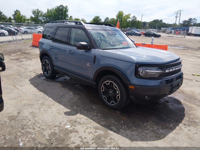 2025 Ford Bronco sport VIN 3FMCR9CN8SRF41570 IAAI salvage auction — LEFT FRONT, Salvage Title, sold $13,300 on 2026-07-31 (photo 1)