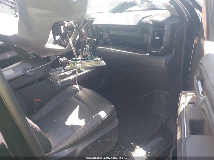 2025 Gmc VIN 3GTUUDED5SG243181 IAAI salvage auction — ROLLOVER, Salvage Title, sold $3,000 on 2026-08-01 (photo 5)