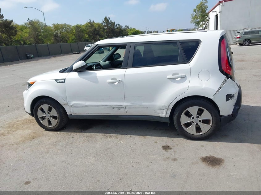 2015 Kia Soul VIN KNDJN2A22F7186061 IAAI salvage auction — LEFT SIDE, Salvage (California), sold $1,475 on 2026-07-20 (photo 6)
