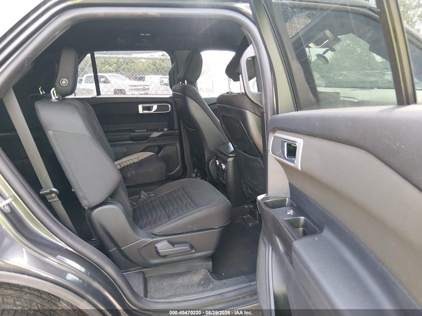 2020 Ford Explorer VIN 1FMSK8DH1LGB73230 IAAI salvage auction — HAIL, Salvage (Ohio), sold $7,550 on 2026-07-28 (photo 8)