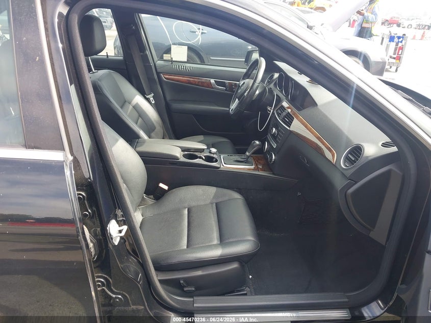 2014 Mercedes-benz C-klasse VIN WDDGF4HB6EA957928 IAAI salvage auction — FRONT END, Salvage (California), sold $1,550 on 2026-07-24 (photo 5)