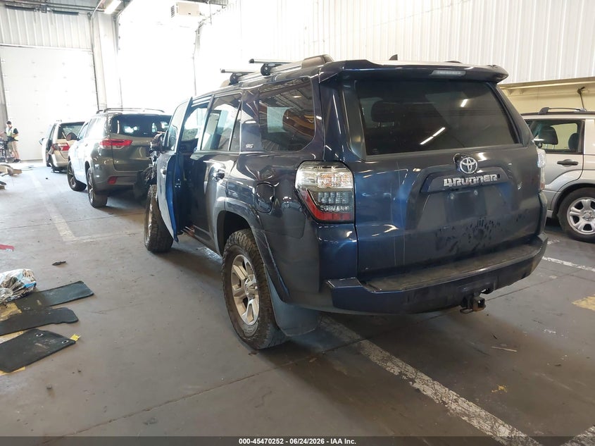2019 Toyota 4runner VIN JTEBU5JR8K5688984 IAAI salvage auction — SIDE, Salvage (Oregon), sold $9,500 on 2026-08-20 (photo 3)