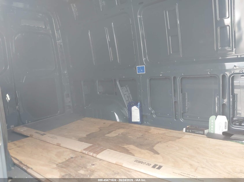 2019 Mercedes-benz Sprinter VIN WD4PF0CD2KP104615 IAAI salvage auction — LEFT & RIGHT, Clear (Florida), sold $3,600 on 2026-07-09 (photo 8)