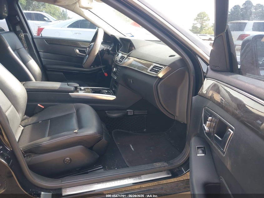 2014 Mercedes-benz E-klasse VIN WDDHF5KB4EA874517 IAAI salvage auction — SIDE, Original (Texas), sold $2,800 on 2026-08-20 (photo 5)