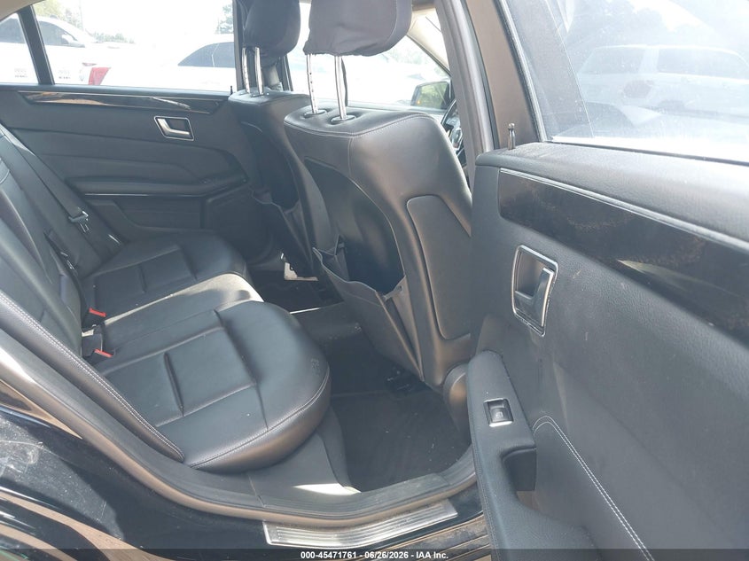 2014 Mercedes-benz E-klasse VIN WDDHF5KB4EA874517 IAAI salvage auction — SIDE, Original (Texas), sold $2,800 on 2026-08-20 (photo 8)
