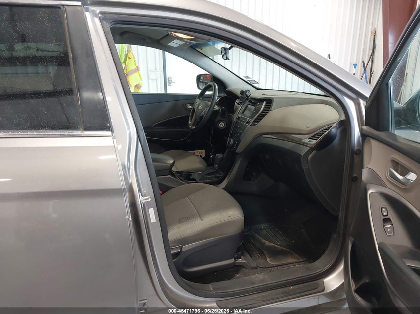 2017 Hyundai Santa fe VIN 5XYZT3LBXHG432825 IAAI salvage auction — NORMAL WEAR, Clear (Florida), sold $1,900 on 2026-07-08 (photo 5)