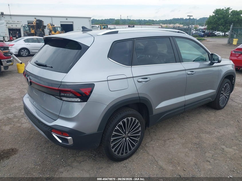 2026 Volkswagen Taos VIN 3VVSC7B21TM064462 IAAI salvage auction — SIDE, Salvage Title, sold $16,200 on 2026-07-24 (photo 4)