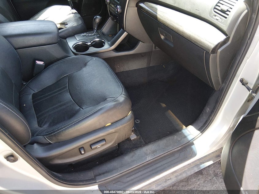2012 Kia Sorento VIN 5XYKU4A68CG227328 IAAI salvage auction — ENGINE DAMAGE, Clear (New Mexico), sold $725 on 2026-07-29 (photo 5)