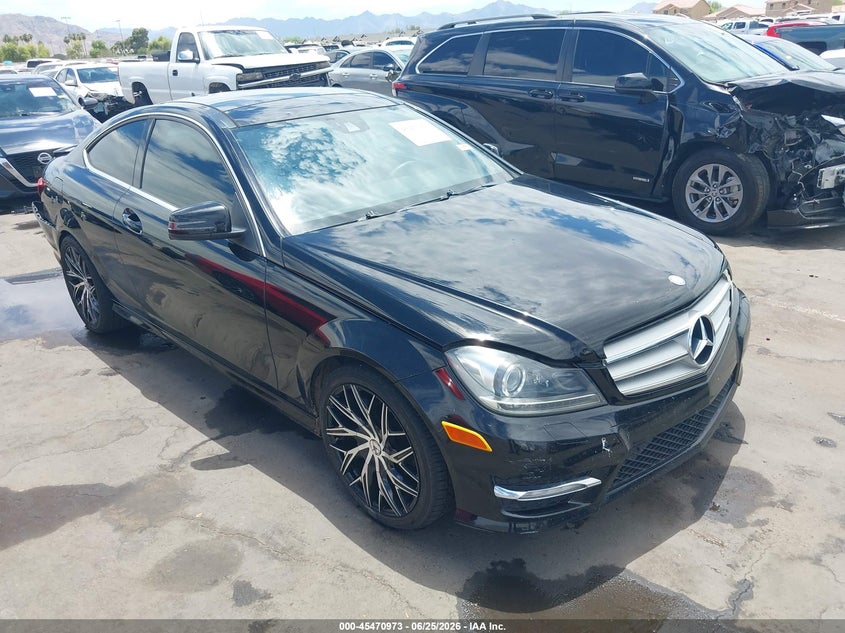 2013 Mercedes-benz C-klasse VIN WDDGJ4HB5DF956673 IAAI salvage auction — REAR END, Rebuildable (Florida), sold $825 on 2026-07-11 (photo 1)