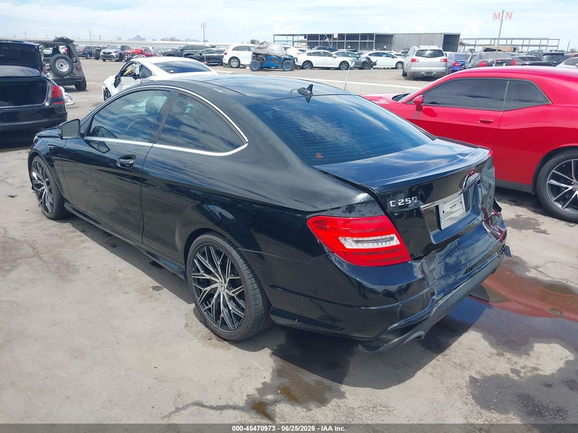 2013 Mercedes-benz C-klasse VIN WDDGJ4HB5DF956673 IAAI salvage auction — REAR END, Rebuildable (Florida), sold $825 on 2026-07-11 (photo 3)
