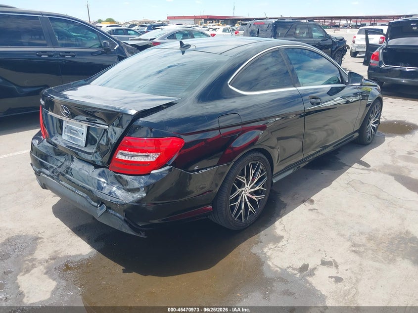 2013 Mercedes-benz C-klasse VIN WDDGJ4HB5DF956673 IAAI salvage auction — REAR END, Rebuildable (Florida), sold $825 on 2026-07-11 (photo 4)