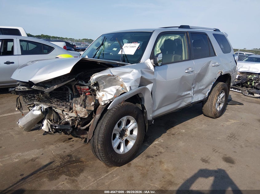 2021 Toyota 4runner VIN JTEMU5JR2M5885001 IAAI salvage auction — FRONT END, Salvage Title, sold $3,350 on 2026-07-29 (photo 2)