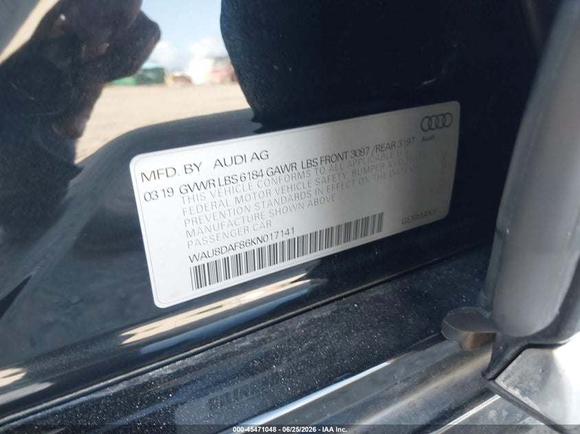 2019 Audi A8 VIN WAU8DAF86KN017141 IAAI salvage auction — RIGHT FRONT, Salvage Title, sold $13,100 on 2026-07-28 (photo 9)