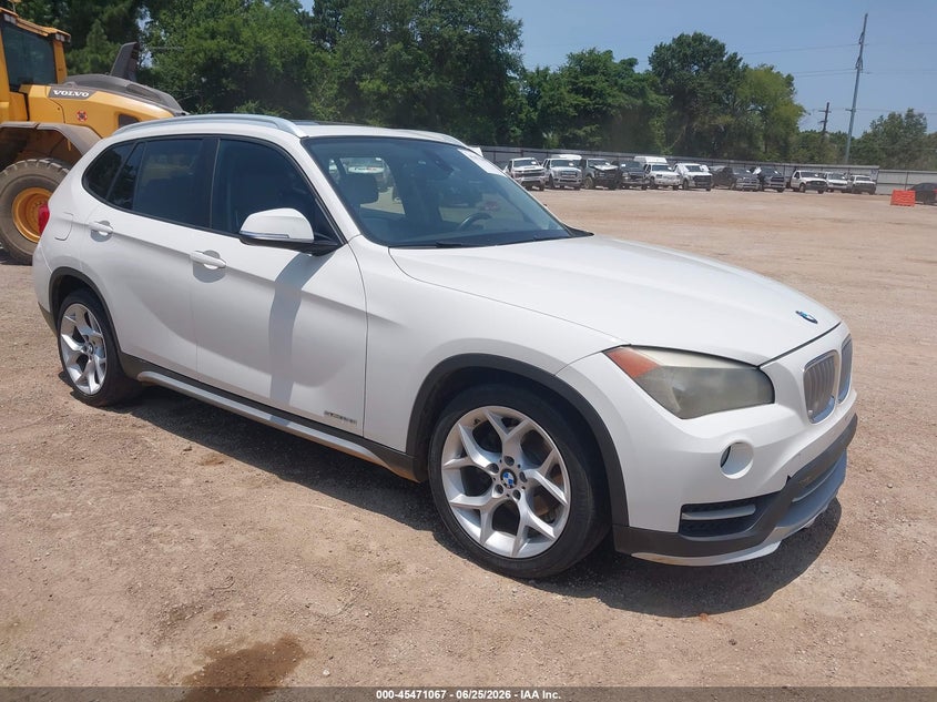 2015 BMW X1 VIN WBAVM1C50FV318992 IAAI salvage auction — NORMAL WEAR, Original (Texas), sold $1,100 on 2026-07-23 (photo 1)