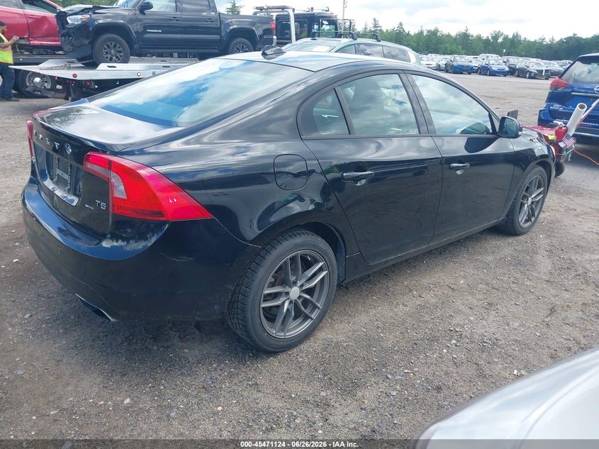 2014 Volvo S60 VIN YV1612FS0E2296543 IAAI salvage auction — ROOF, Clear (Massachusetts), sold $1,400 on 2026-07-17 (photo 4)
