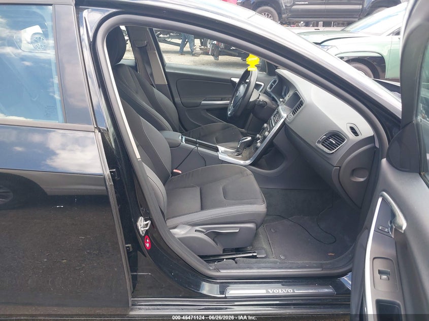 2014 Volvo S60 VIN YV1612FS0E2296543 IAAI salvage auction — ROOF, Clear (Massachusetts), sold $1,400 on 2026-07-17 (photo 5)