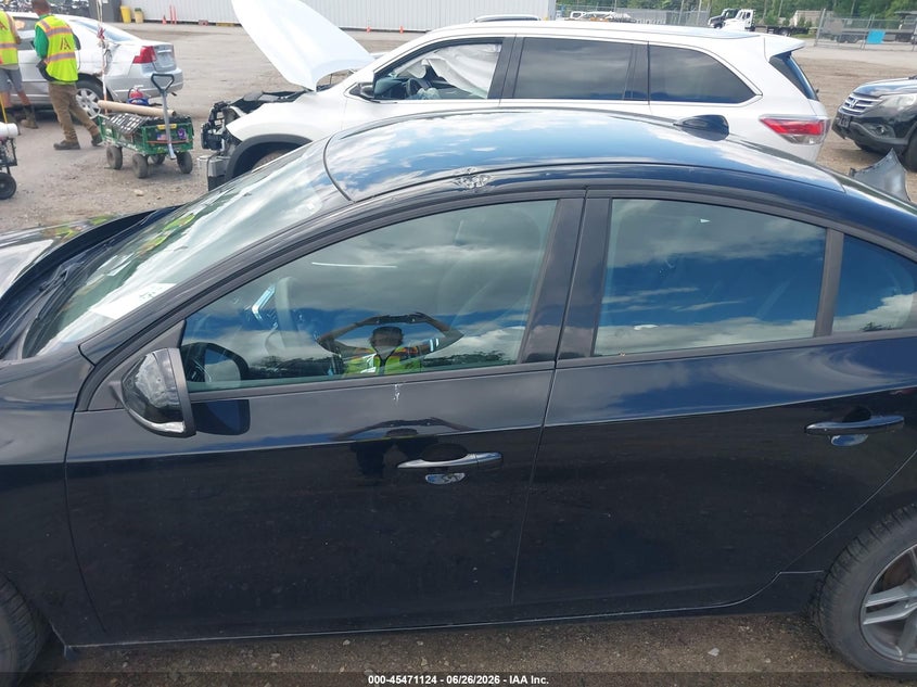 2014 Volvo S60 VIN YV1612FS0E2296543 IAAI salvage auction — ROOF, Clear (Massachusetts), sold $1,400 on 2026-07-17 (photo 6)